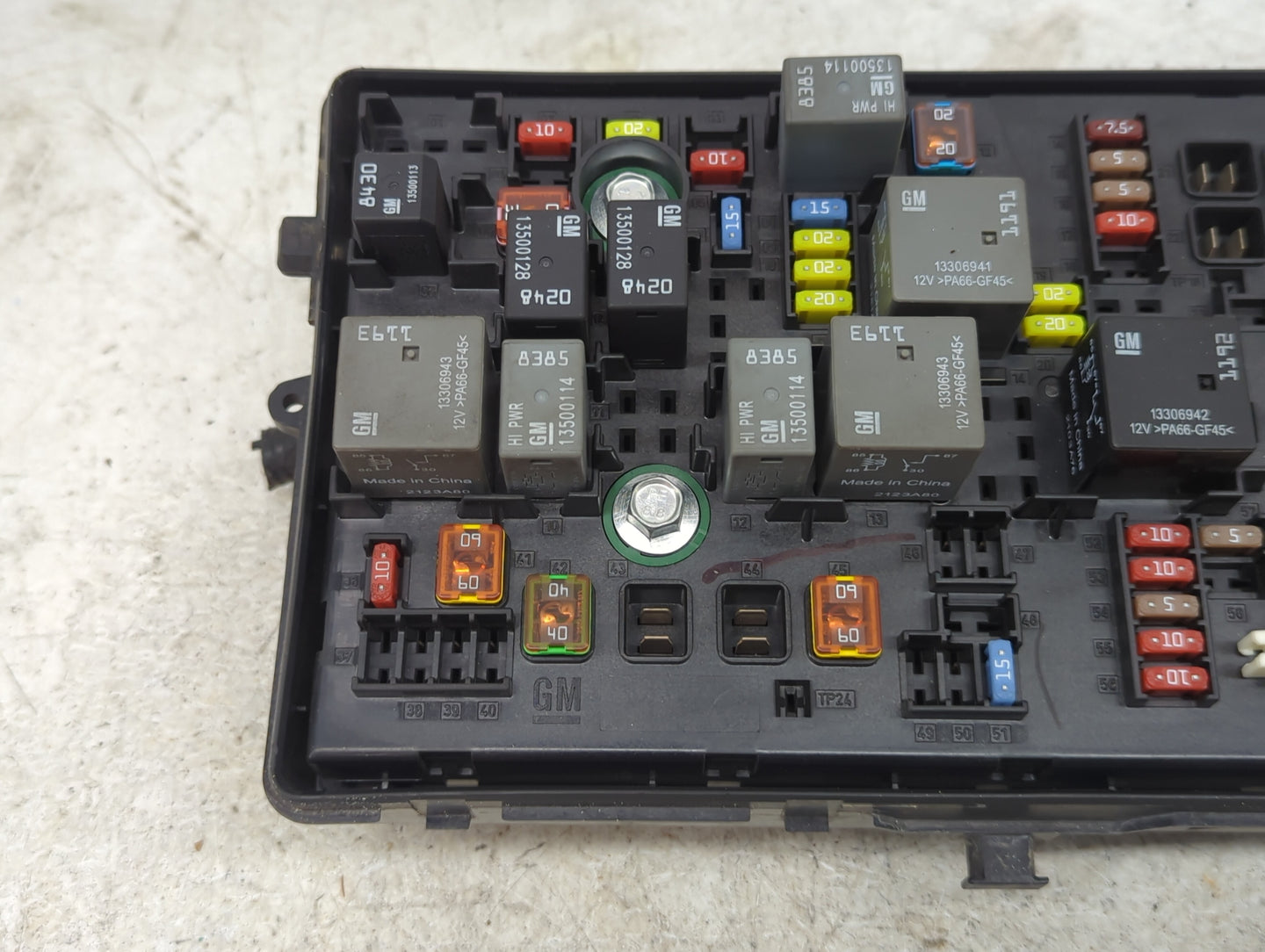 2013 Cadillac Srx Fusebox Fuse Box Panel Relay Module P/N:13222782 812461952 Fits OEM Used Auto Parts - Oemusedautoparts1.co