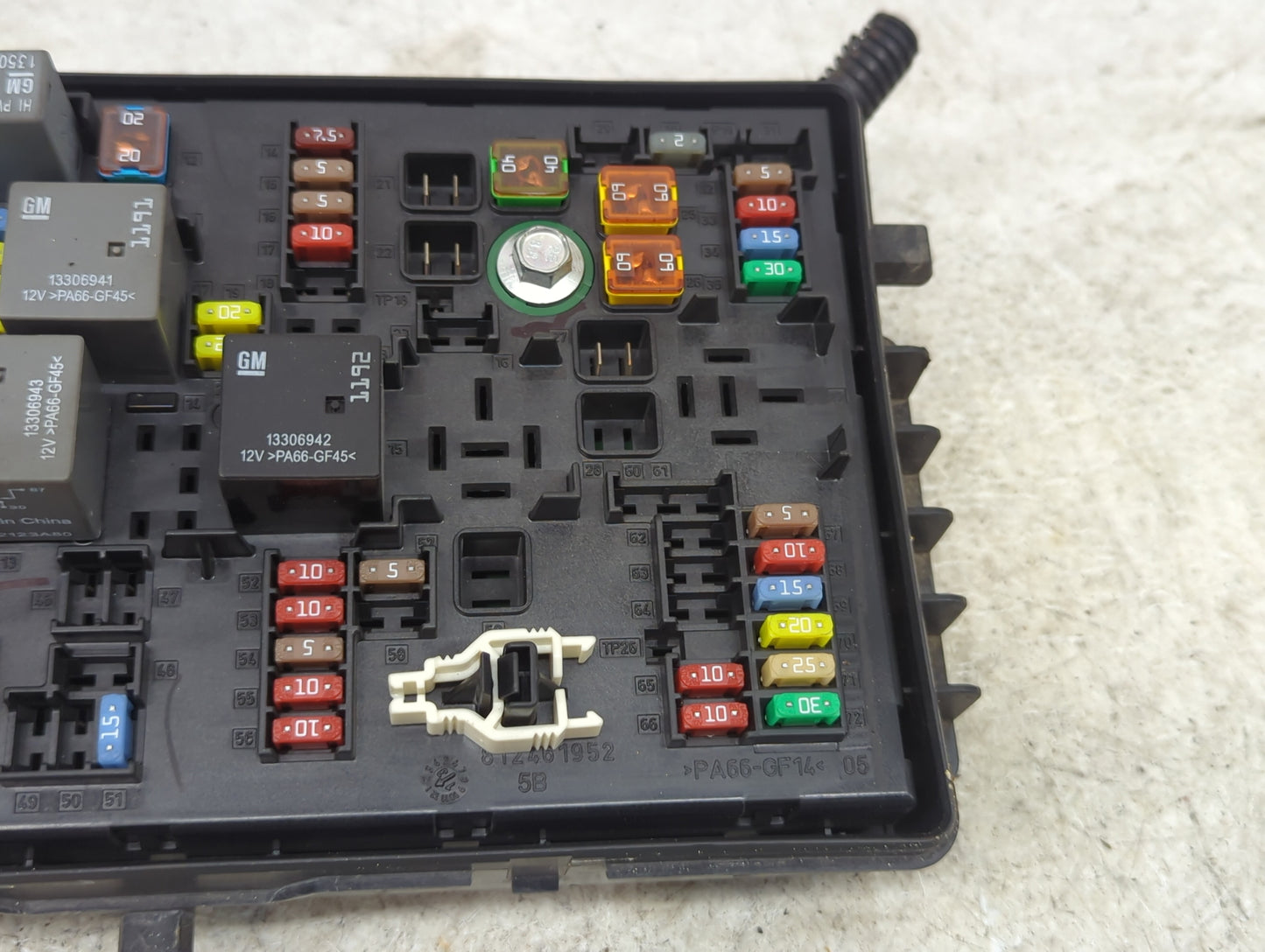 2013 Cadillac Srx Fusebox Fuse Box Panel Relay Module P/N:13222782 812461952 Fits OEM Used Auto Parts - Oemusedautoparts1.co