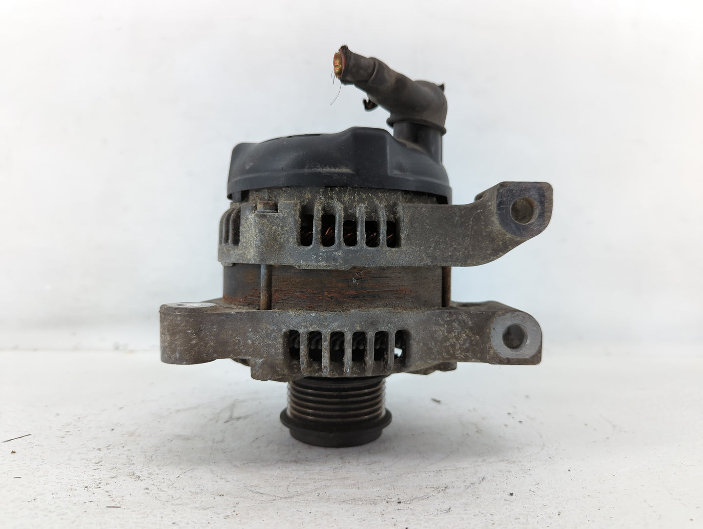 2013-2016 Cadillac Srx Alternator Replacement Generator Charging Assembly Engine OEM P/N:104211-8161 22988006 Fits OEM Used 