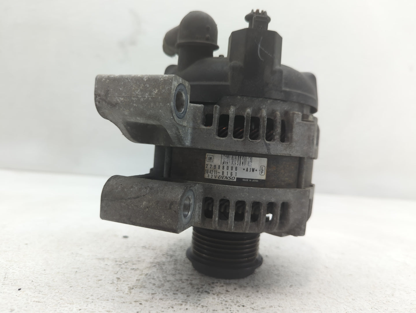 2012-2014 Cadillac Srx Alternator Replacement Generator Charging Assembly Engine OEM P/N:22988006 104211-8161 Fits OEM Used 