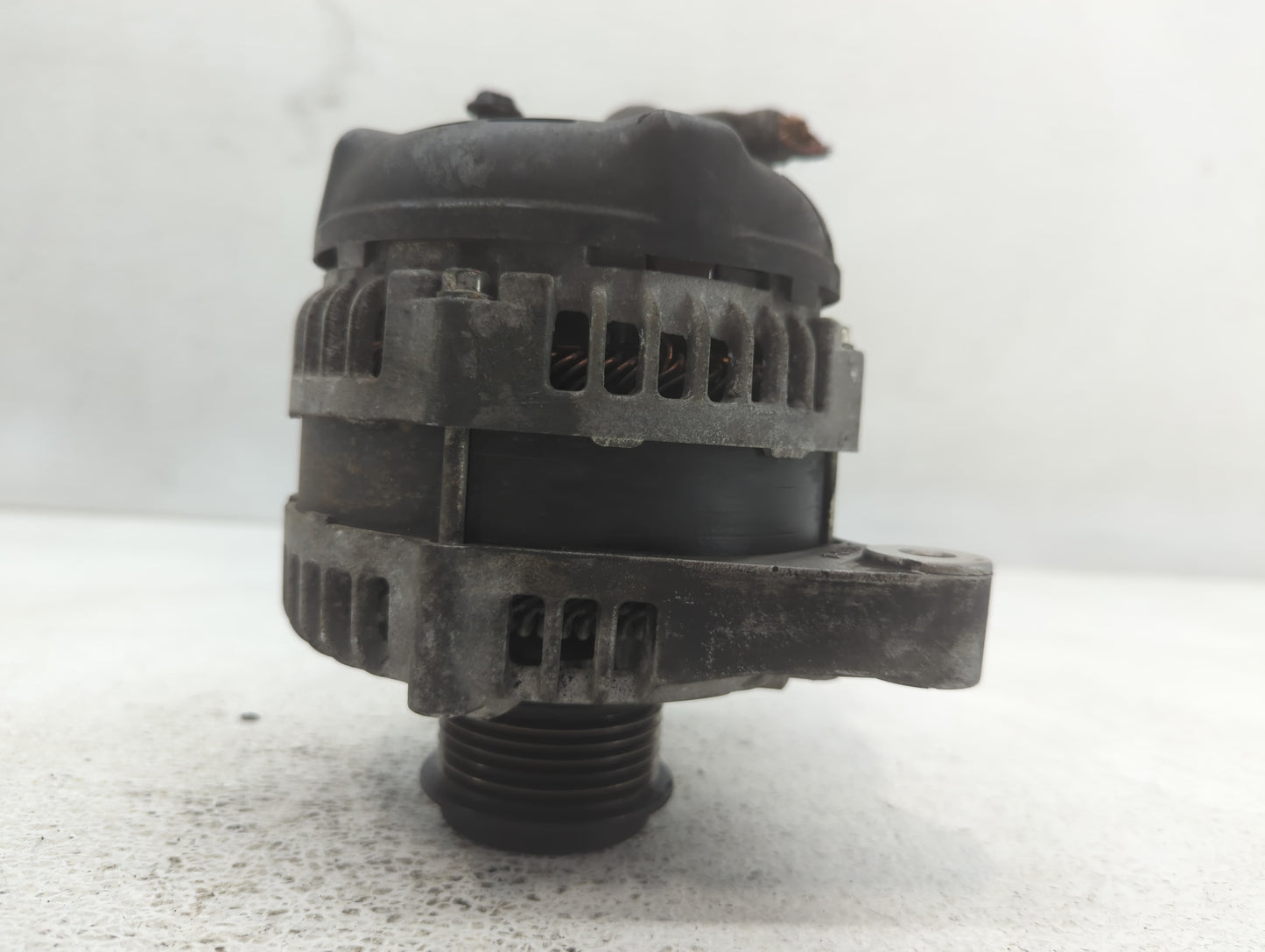 2012-2014 Cadillac Srx Alternator Replacement Generator Charging Assembly Engine OEM P/N:22988006 104211-8161 Fits OEM Used 