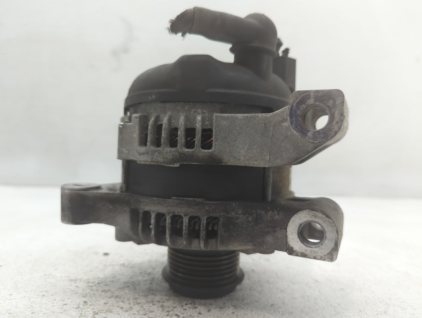 2012-2014 Cadillac Srx Alternator Replacement Generator Charging Assembly Engine OEM P/N:22988006 104211-8161 Fits OEM Used 