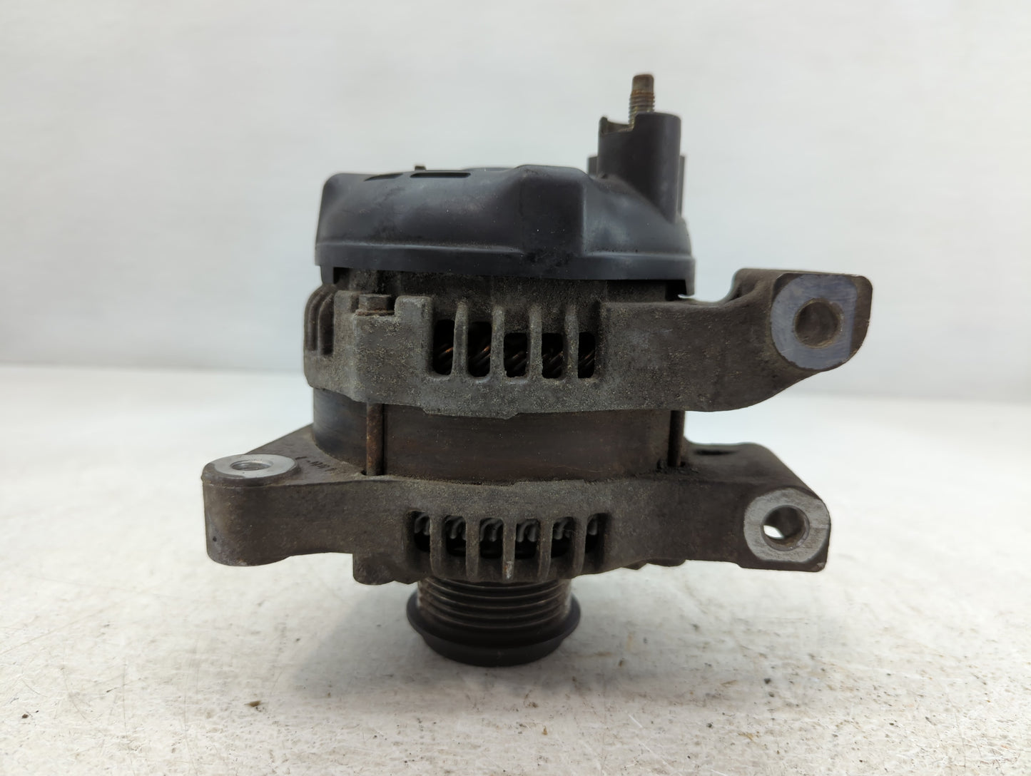 2012-2014 Cadillac Srx Alternator Replacement Generator Charging Assembly Engine OEM P/N:104211-8160 22865612 Fits OEM Used 
