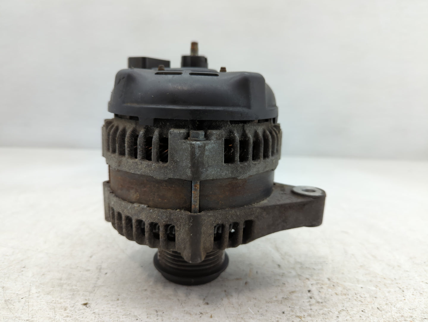 2012-2014 Cadillac Srx Alternator Replacement Generator Charging Assembly Engine OEM P/N:104211-8160 22865612 Fits OEM Used 