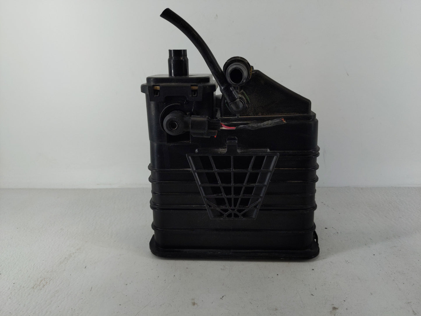 2013 Cadillac Xts Fuel Vapor Charcoal Canister - Oemusedautoparts1.com