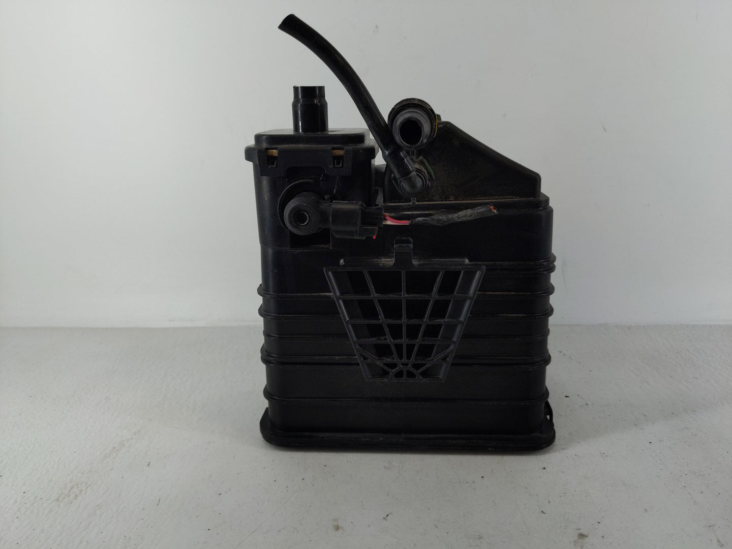 2013 Cadillac Xts Fuel Vapor Charcoal Canister 1117435 - Oemusedautoparts1.com