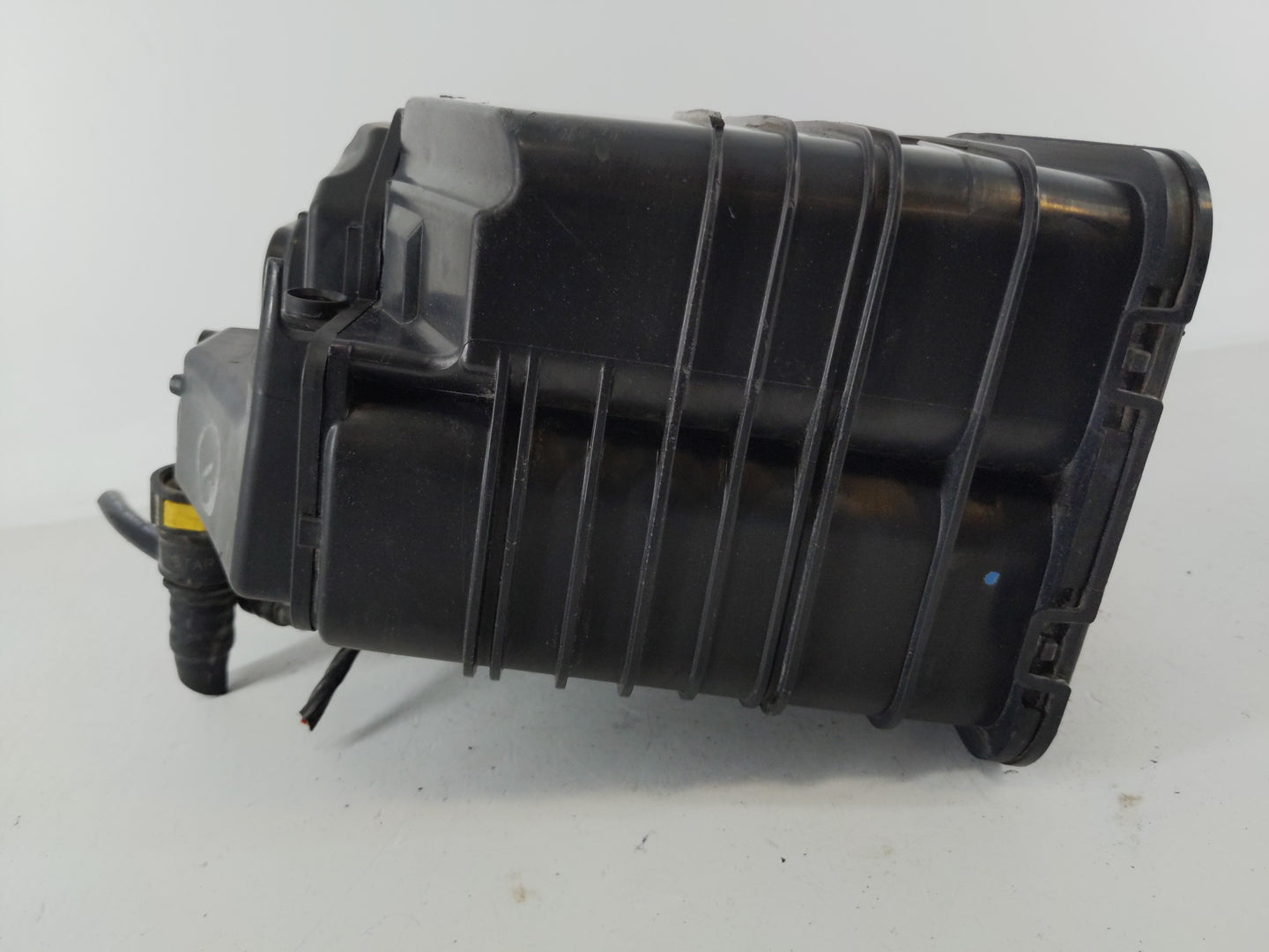 2013 Cadillac Xts Fuel Vapor Charcoal Canister 1117435 - Oemusedautoparts1.com
