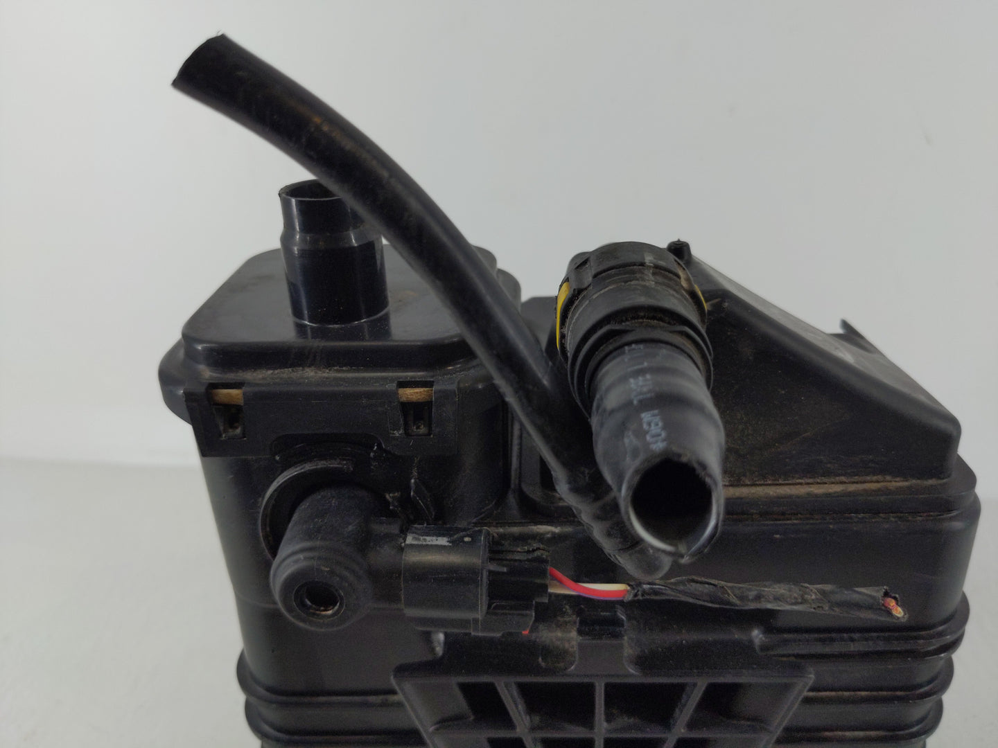 2013 Cadillac Xts Fuel Vapor Charcoal Canister - Oemusedautoparts1.com