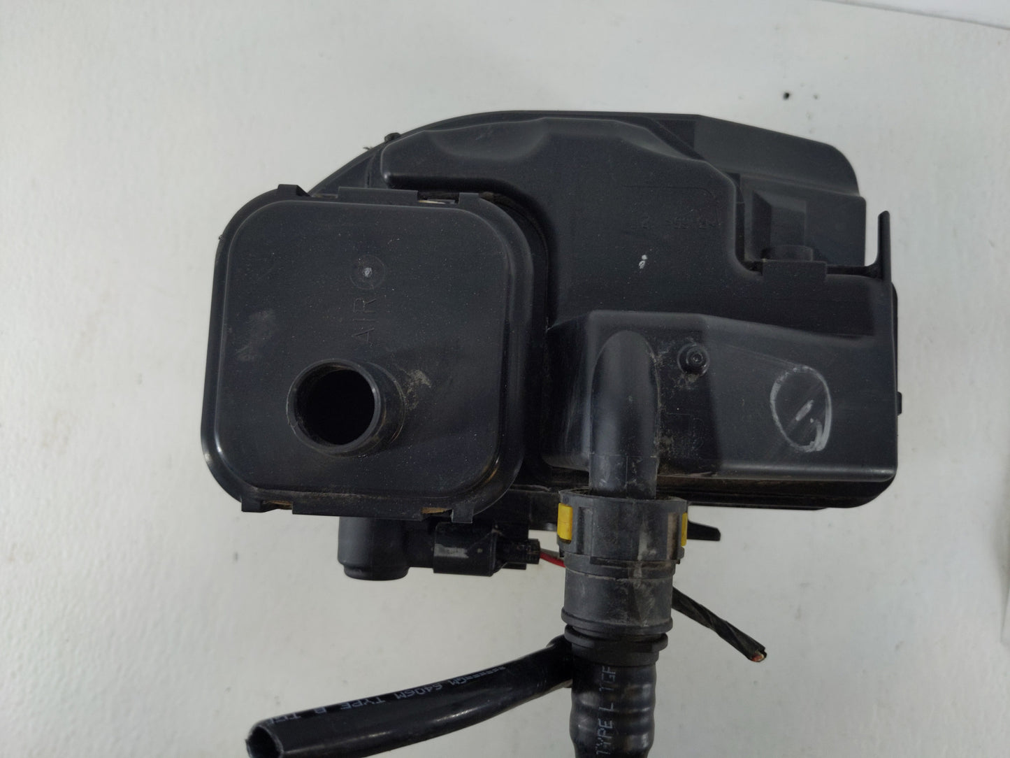 2013 Cadillac Xts Fuel Vapor Charcoal Canister 1117435 - Oemusedautoparts1.com