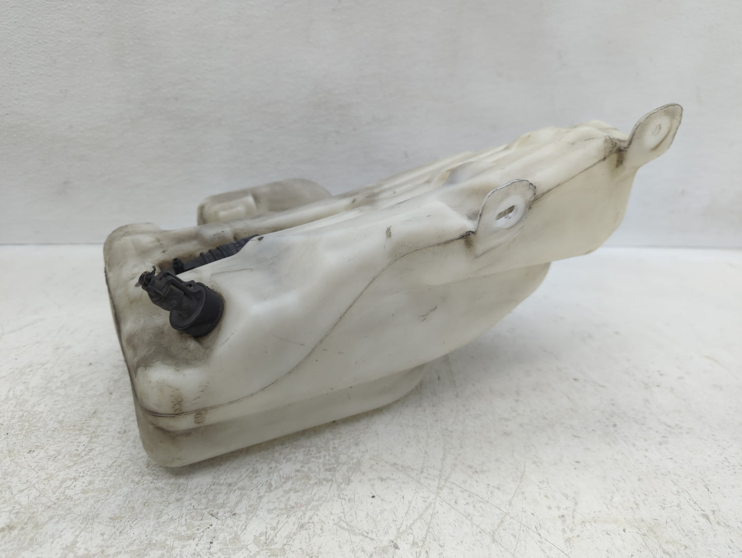 2013-2019 Cadillac Xts Windshield Washer Fluid Reservoir Bottle Oem - Oemusedautoparts1.com