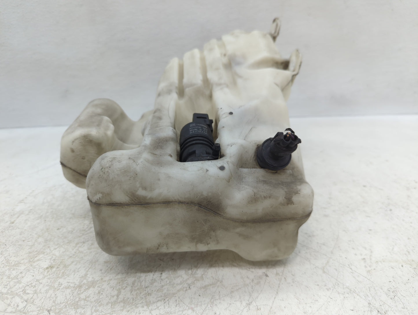 2013-2019 Cadillac Xts Windshield Washer Fluid Reservoir Bottle Oem - Oemusedautoparts1.com