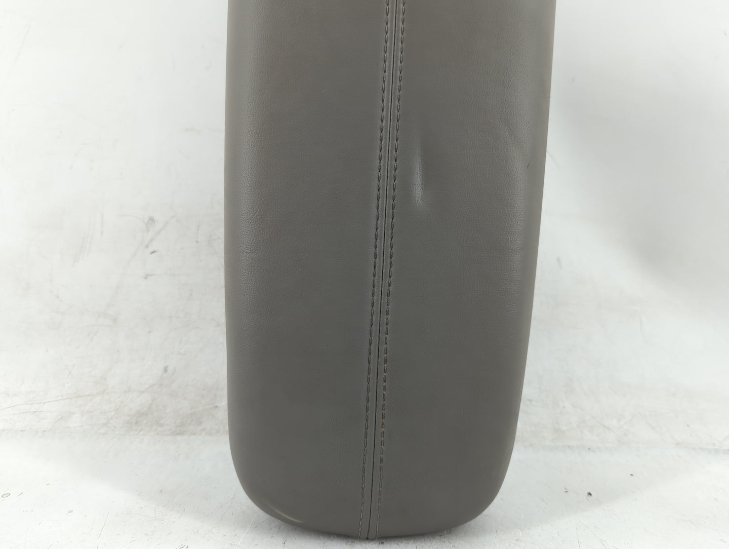 2013 Cadillac Xts Center Console Armrest Cover Lid P/N:P820B4T0 Fits OEM Used Auto Parts - Oemusedautoparts1.com
