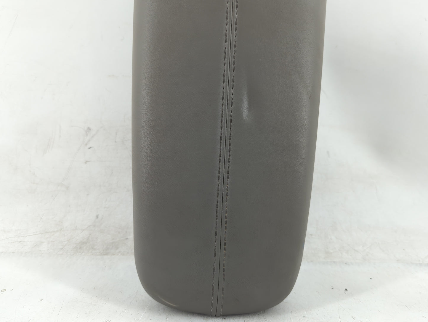 2013 Cadillac Xts Center Console Armrest Cover Lid P/N:P820B4T0 Fits OEM Used Auto Parts - Oemusedautoparts1.com