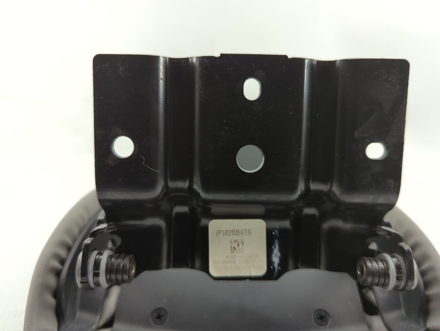 2013 Cadillac Xts Center Console Armrest Cover Lid P/N:P820B4T0 Fits OEM Used Auto Parts - Oemusedautoparts1.com