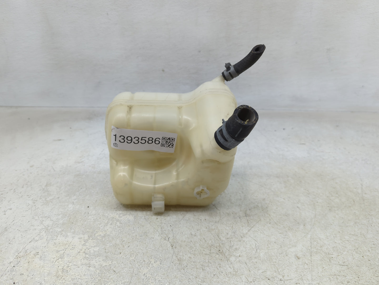 2013-2019 Cadillac Xts Radiator Coolant Overflow Expansion Tank Bottle 1393586 - Oemusedautoparts1.com