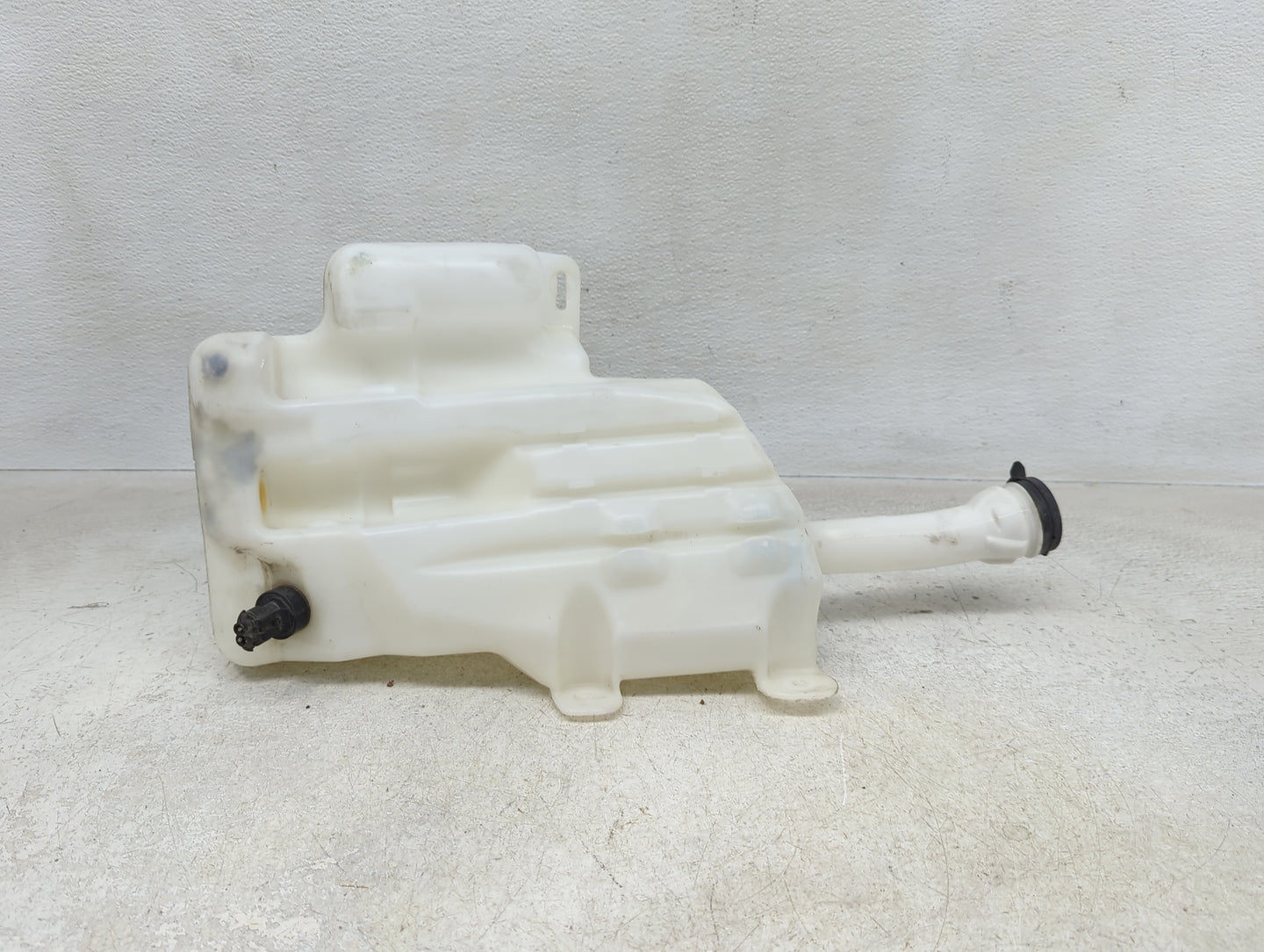 2013-2019 Cadillac Xts Windshield Washer Fluid Reservoir Bottle Oem - Oemusedautoparts1.com