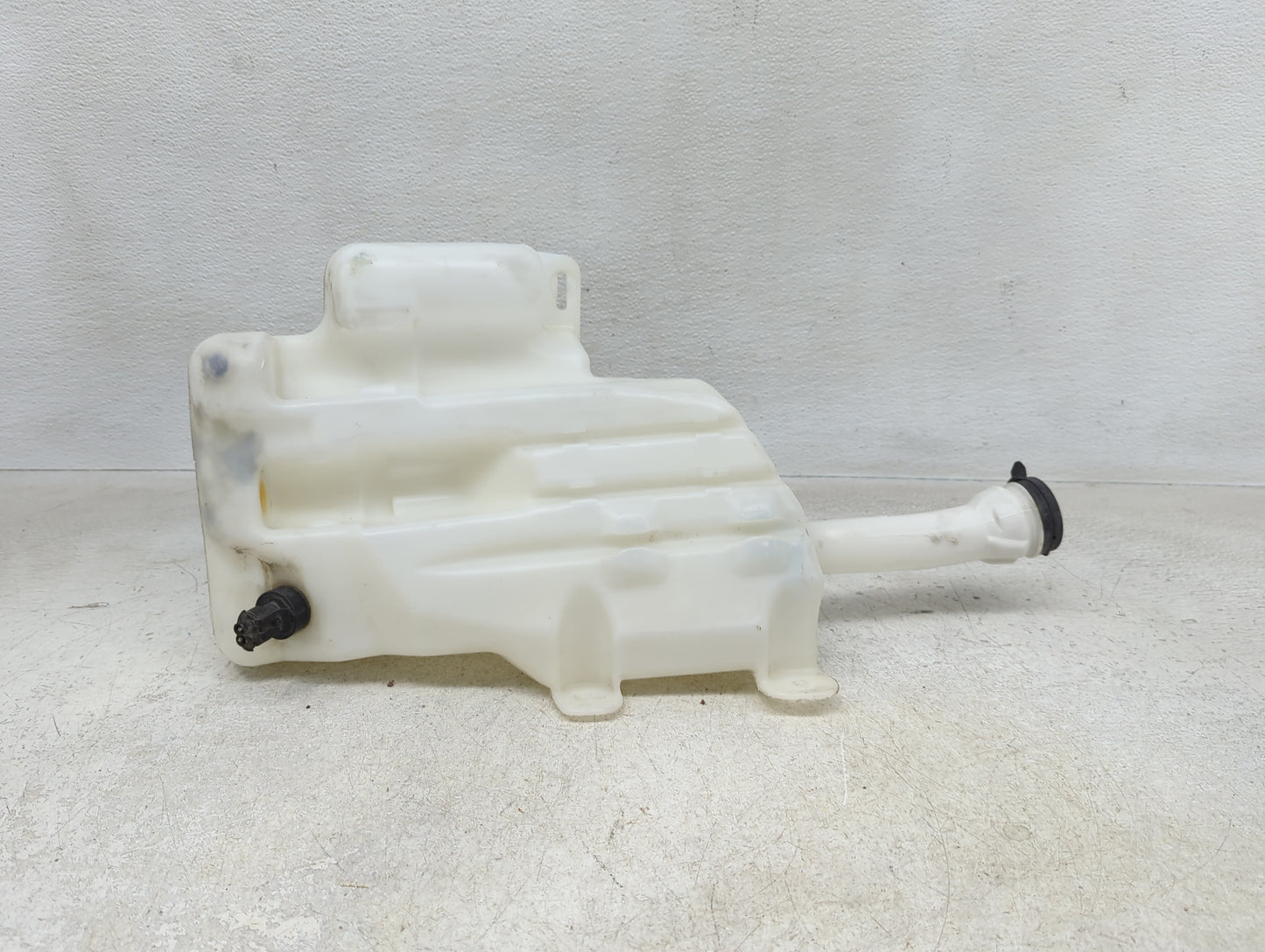 2013-2019 Cadillac Xts Windshield Washer Fluid Reservoir Bottle Oem - Oemusedautoparts1.com