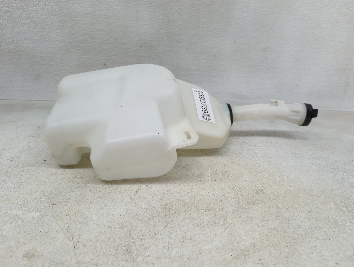 2013-2019 Cadillac Xts Windshield Washer Fluid Reservoir Bottle Oem - Oemusedautoparts1.com