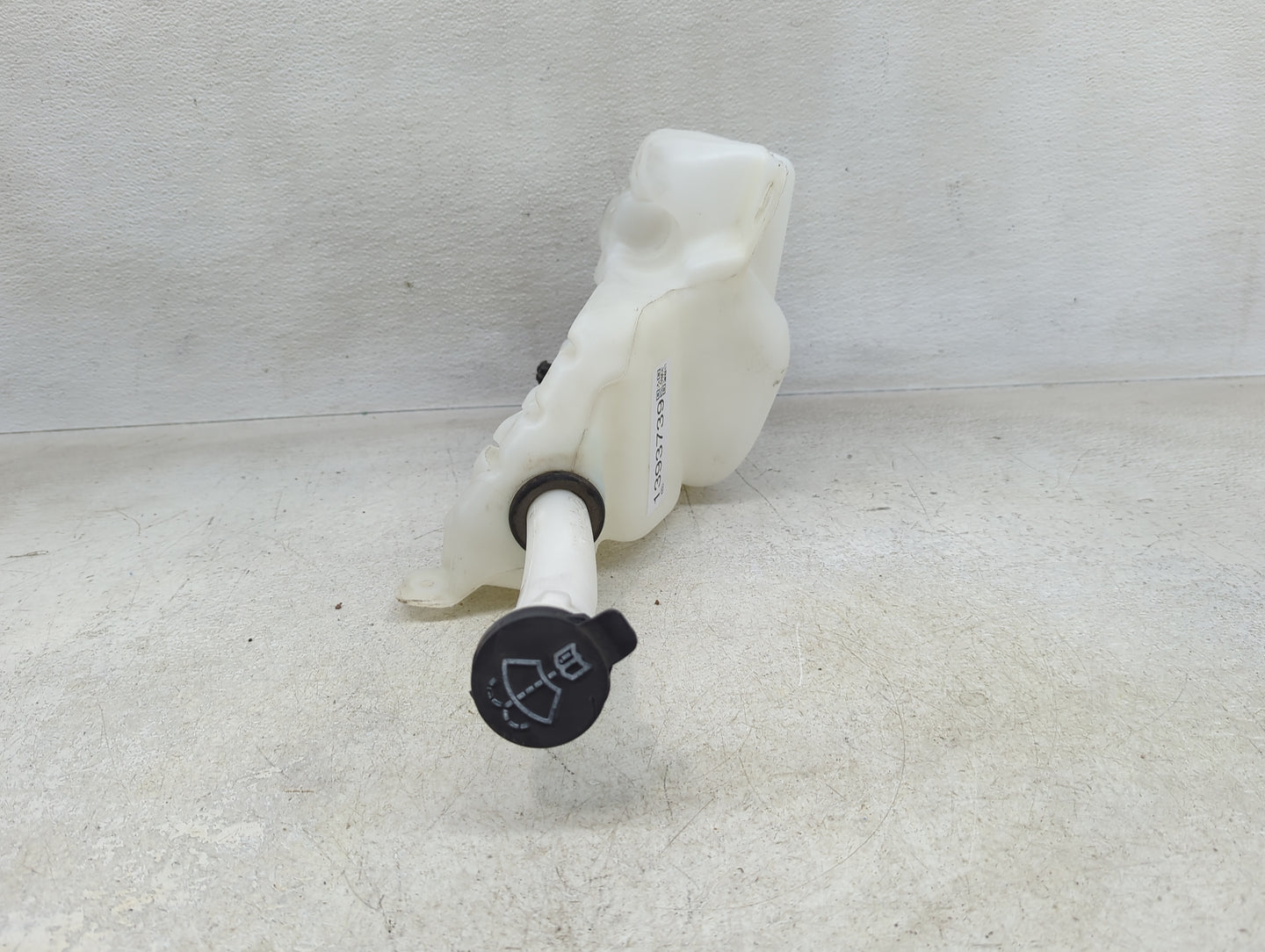 2013-2019 Cadillac Xts Windshield Washer Fluid Reservoir Bottle Oem - Oemusedautoparts1.com