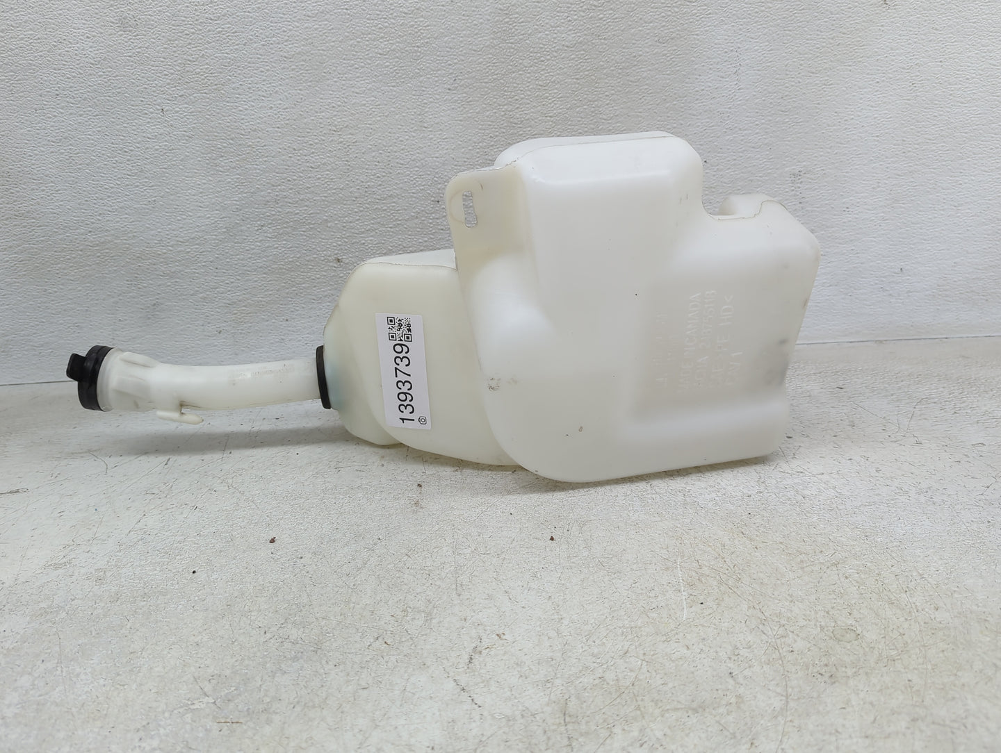 2013-2019 Cadillac Xts Windshield Washer Fluid Reservoir Bottle Oem - Oemusedautoparts1.com