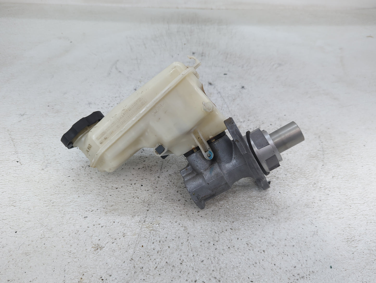 2013-2019 Cadillac Xts Brake Master Cylinder - Oemusedautoparts1.com