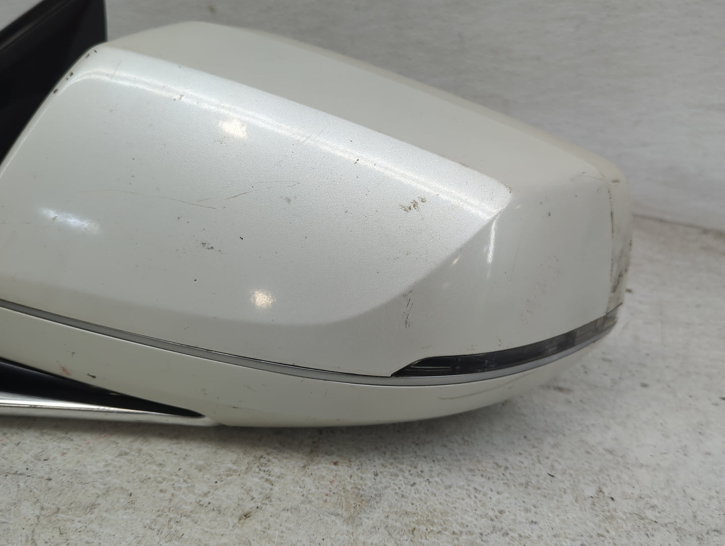2013-2014 Cadillac Xts Driver Side View Mirror - Left Door Mirror OEM Used - Oemusedautoparts1.com
