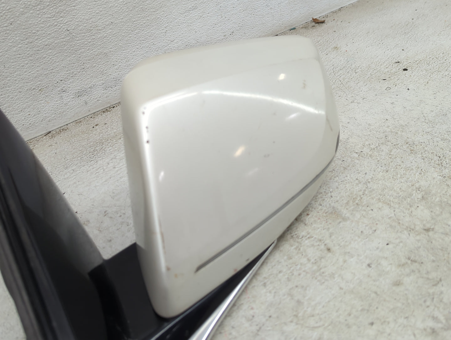 2013-2014 Cadillac Xts Driver Side View Mirror - Left Door Mirror OEM Used - Oemusedautoparts1.com