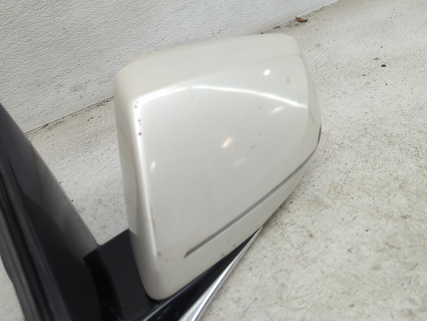 2013-2014 Cadillac Xts Driver Side View Mirror - Left Door Mirror OEM Used - Oemusedautoparts1.com