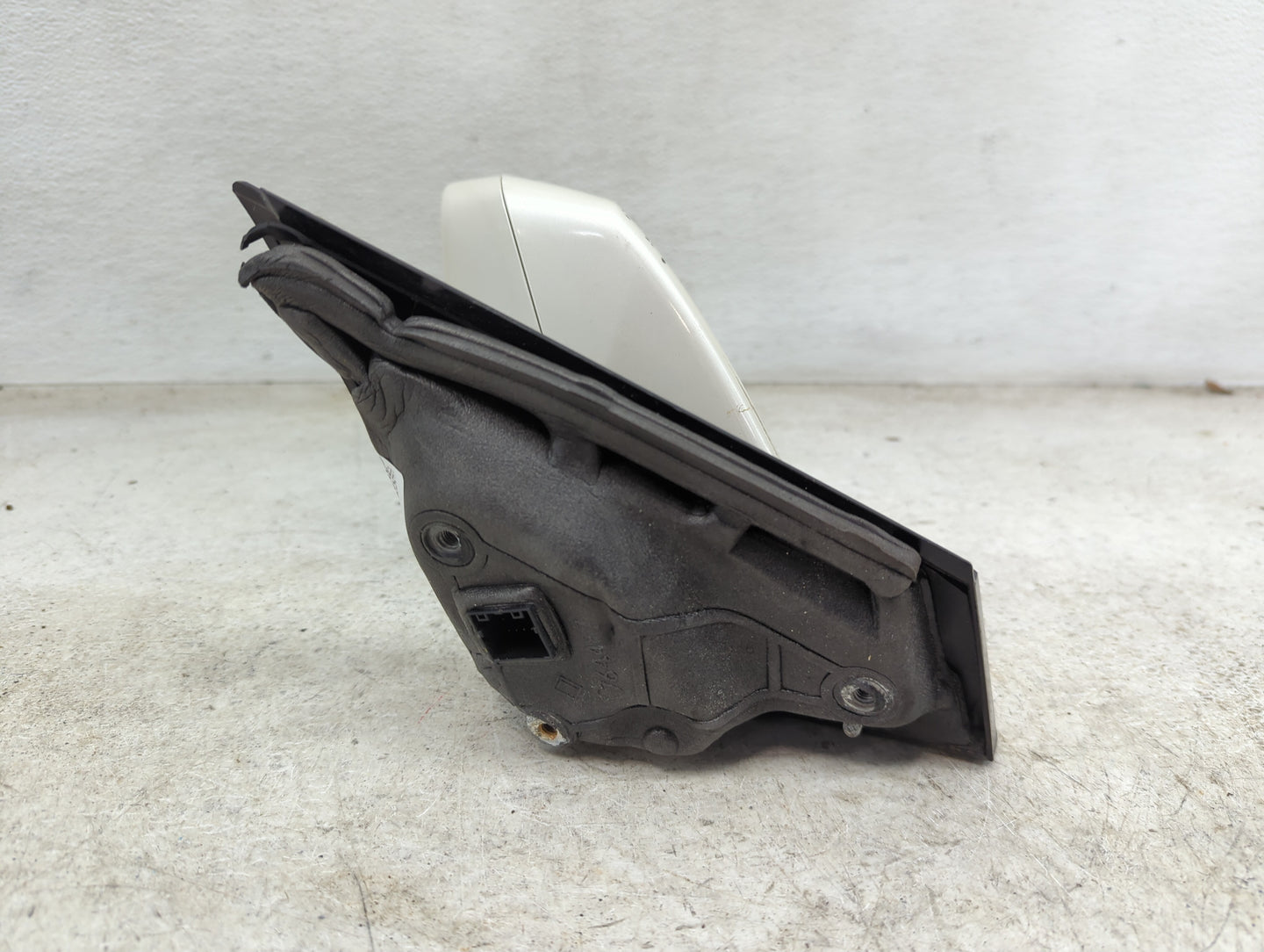 2013-2014 Cadillac Xts Driver Side View Mirror - Left Door Mirror OEM Used - Oemusedautoparts1.com
