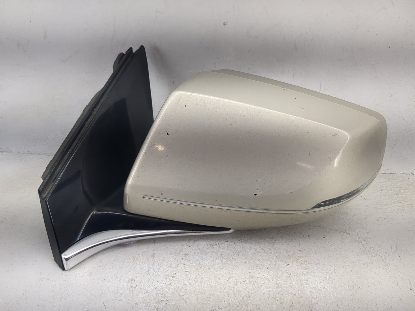 2013-2014 Cadillac Xts Driver Side View Mirror - Left Door Mirror OEM Used - Oemusedautoparts1.com