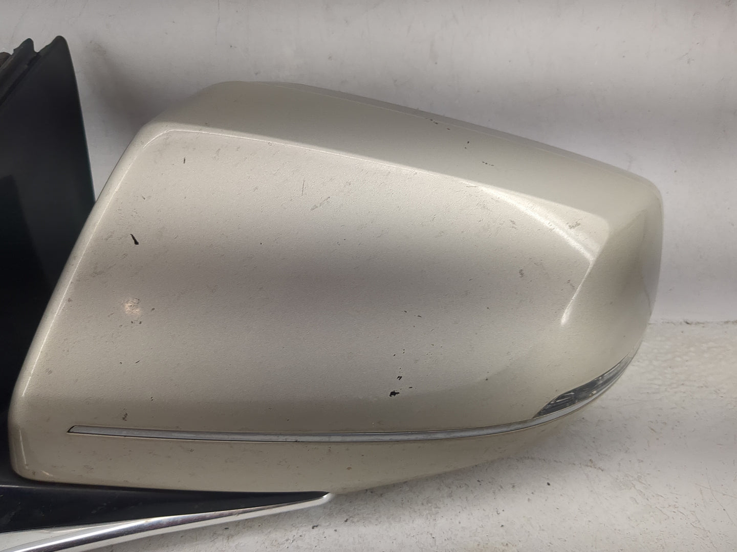 2013-2014 Cadillac Xts Driver Side View Mirror - Left Door Mirror OEM Used - Oemusedautoparts1.com