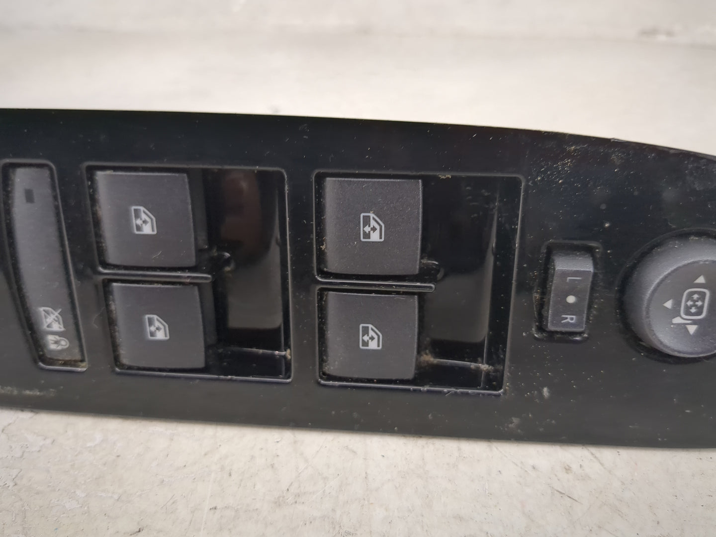 2013-2014 Cadillac Xts Master Power Window Switch Replacement Driver Side Left Fits Fits 2013 2014 OEM Used Auto Parts - Oem