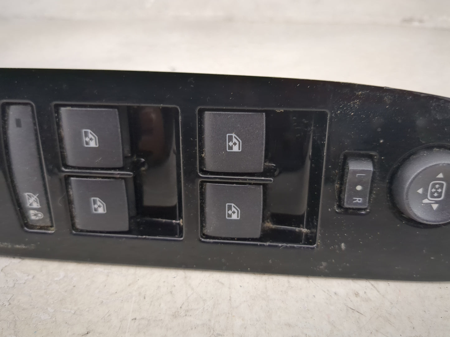 2013-2014 Cadillac Xts Master Power Window Switch Replacement Driver Side Left Fits Fits 2013 2014 OEM Used Auto Parts - Oem