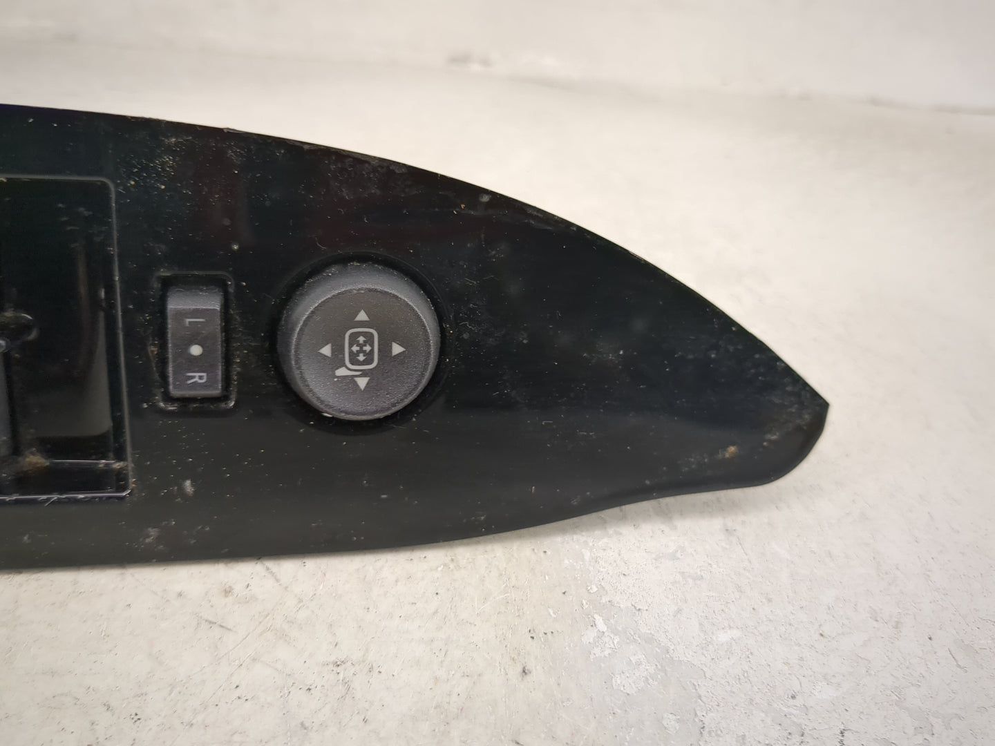 2013-2014 Cadillac Xts Master Power Window Switch Replacement Driver Side Left Fits Fits 2013 2014 OEM Used Auto Parts - Oem