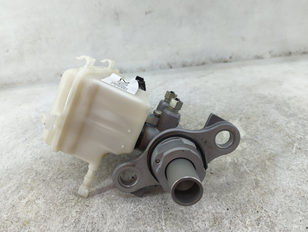 2013-2019 Cadillac Xts Brake Master Cylinder 1512004 - Oemusedautoparts1.com