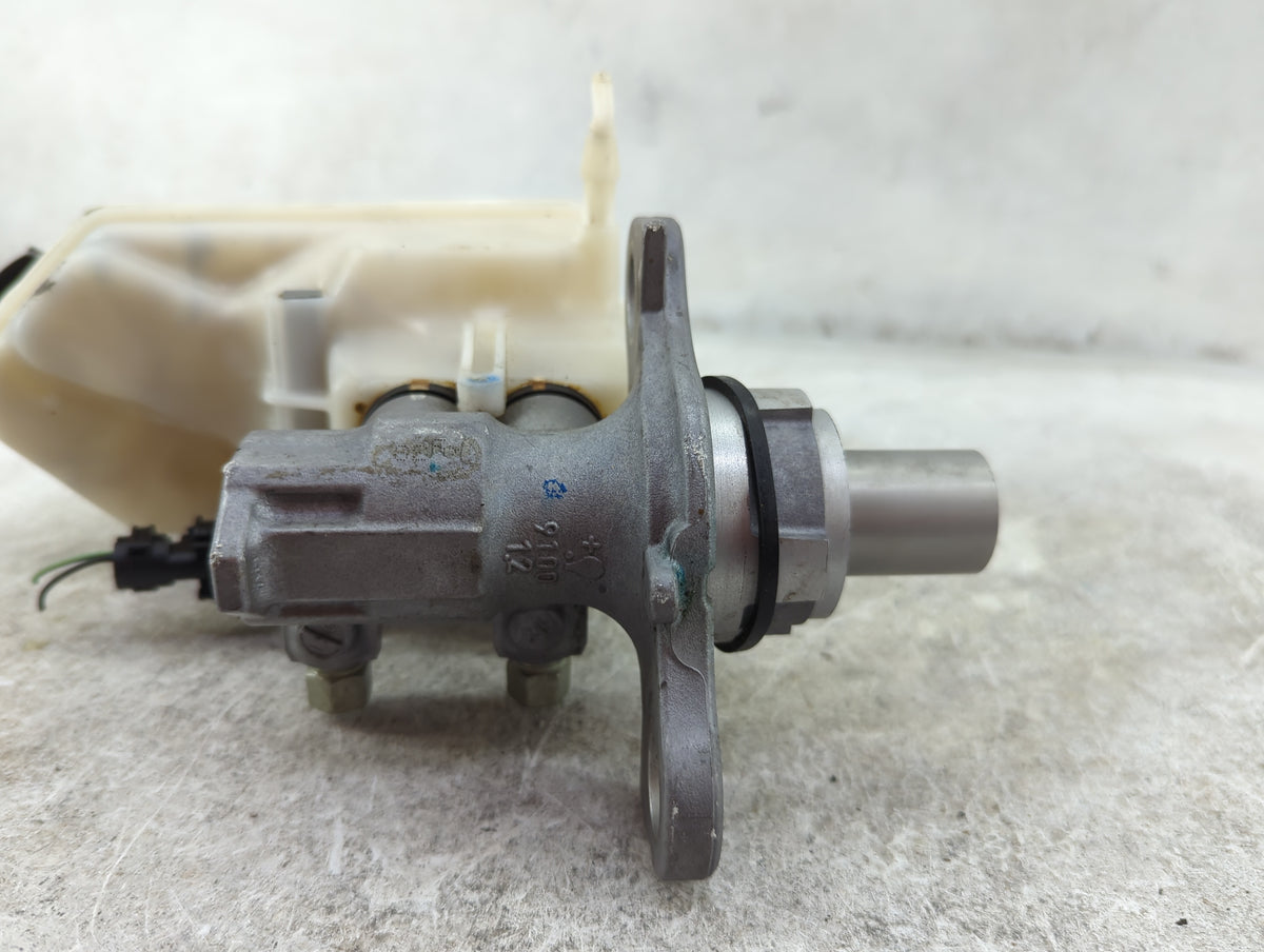 2013-2019 Cadillac Xts Brake Master Cylinder 1512004 - Oemusedautoparts1.com