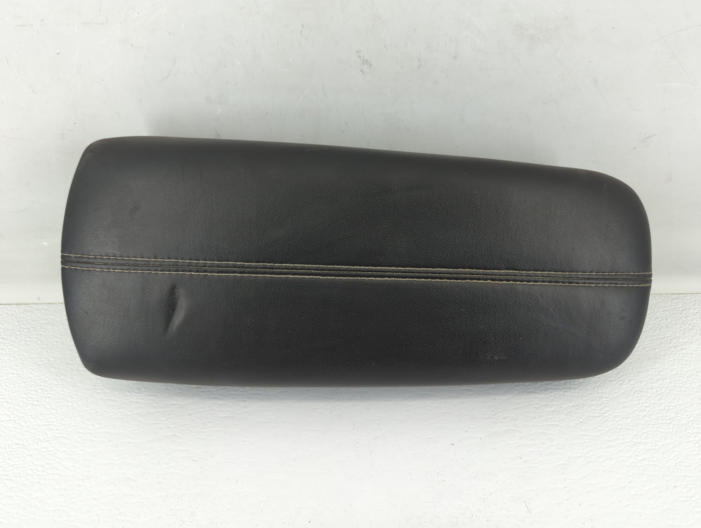 2013 Cadillac Xts Center Console Armrest Cover Lid Black - Oemusedautoparts1.com