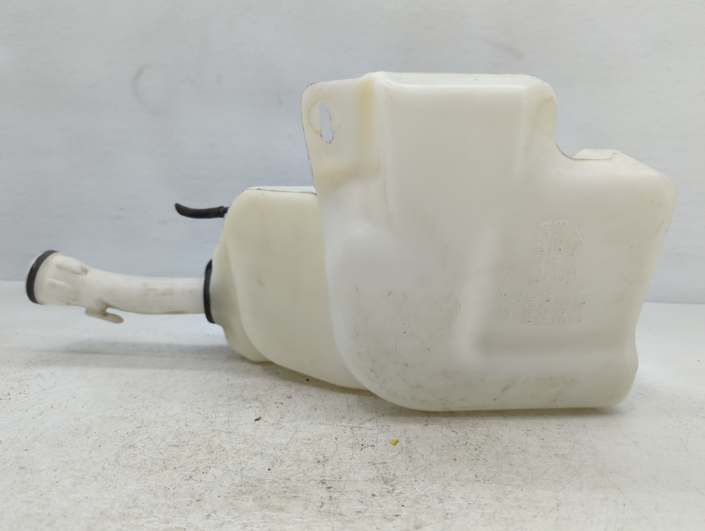 2013-2019 Cadillac Xts Windshield Washer Fluid Reservoir Bottle Oem - Oemusedautoparts1.com