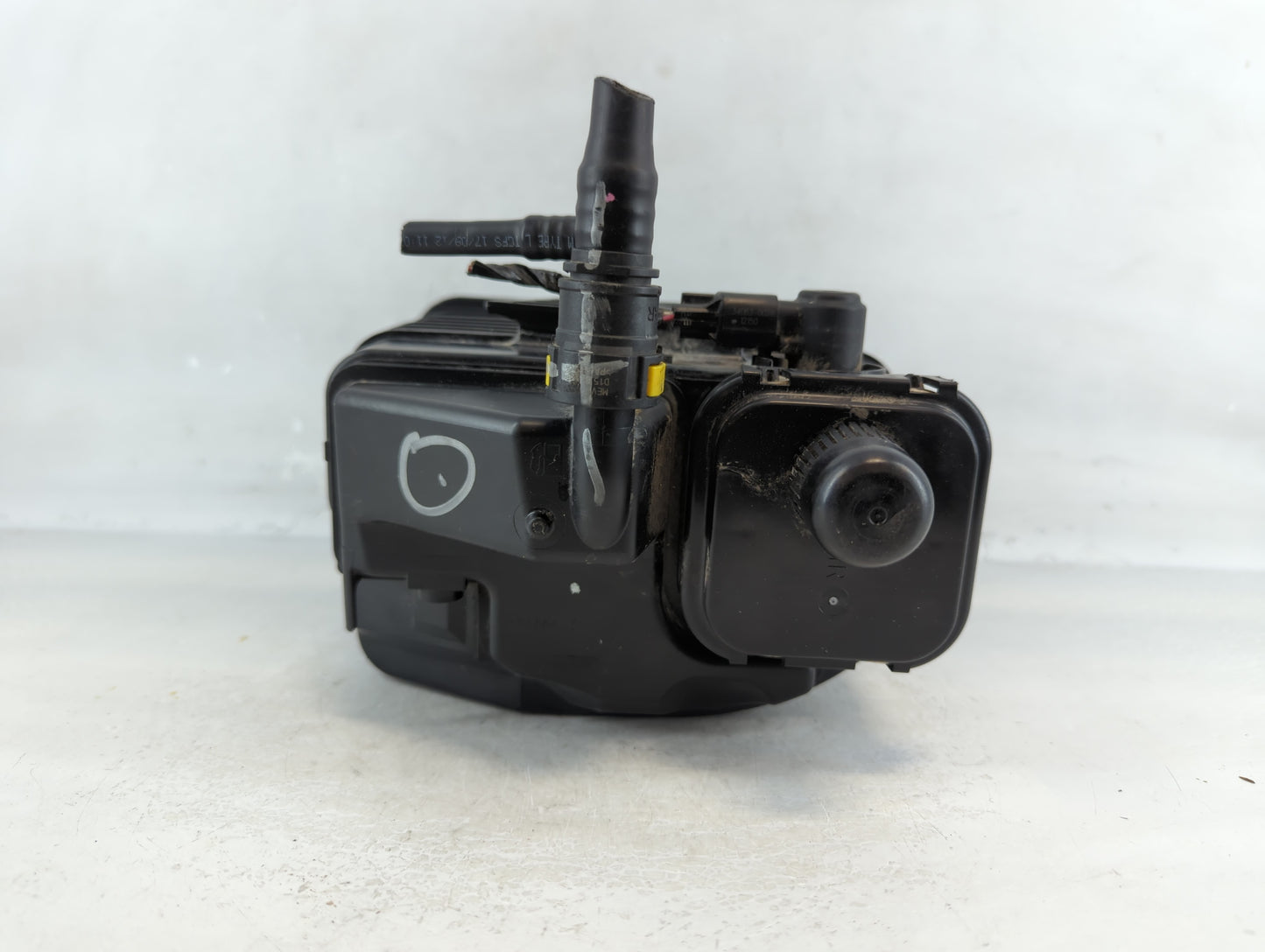 2013 Cadillac Xts Fuel Vapor Charcoal Canister 915744 - Oemusedautoparts1.com