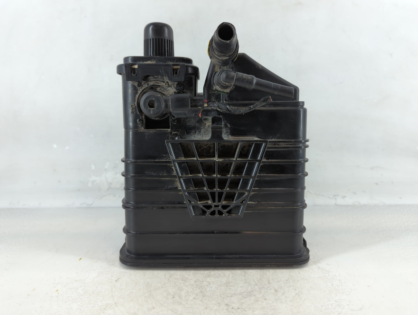 2013 Cadillac Xts Fuel Vapor Charcoal Canister 915744 - Oemusedautoparts1.com