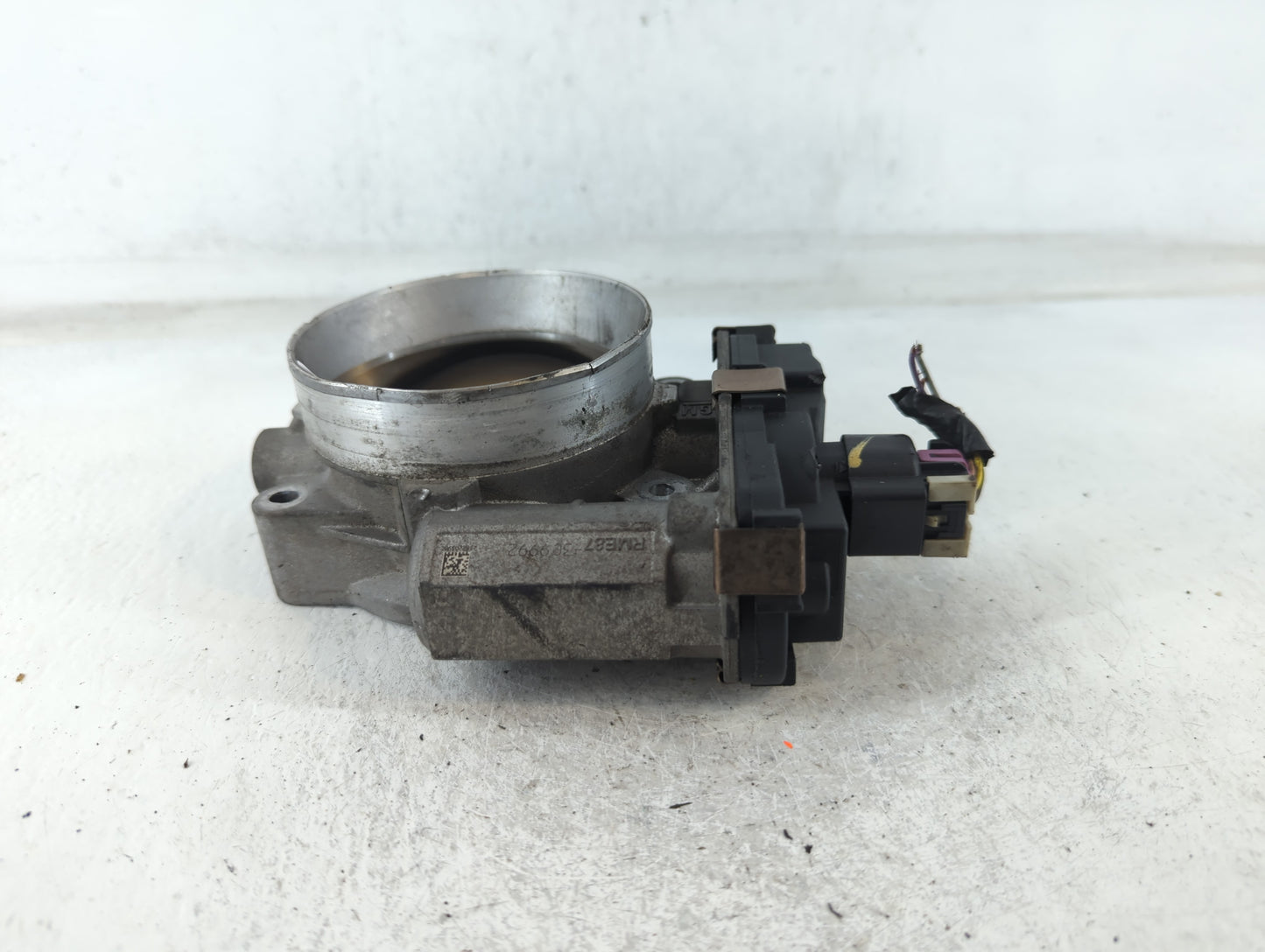 2009-2013 Chevrolet Avalanche Throttle Body P/N:RME87 12605109, 12609992 Fits Fits 2009 2010 2011 2012 2013 2014 2015 OEM Us