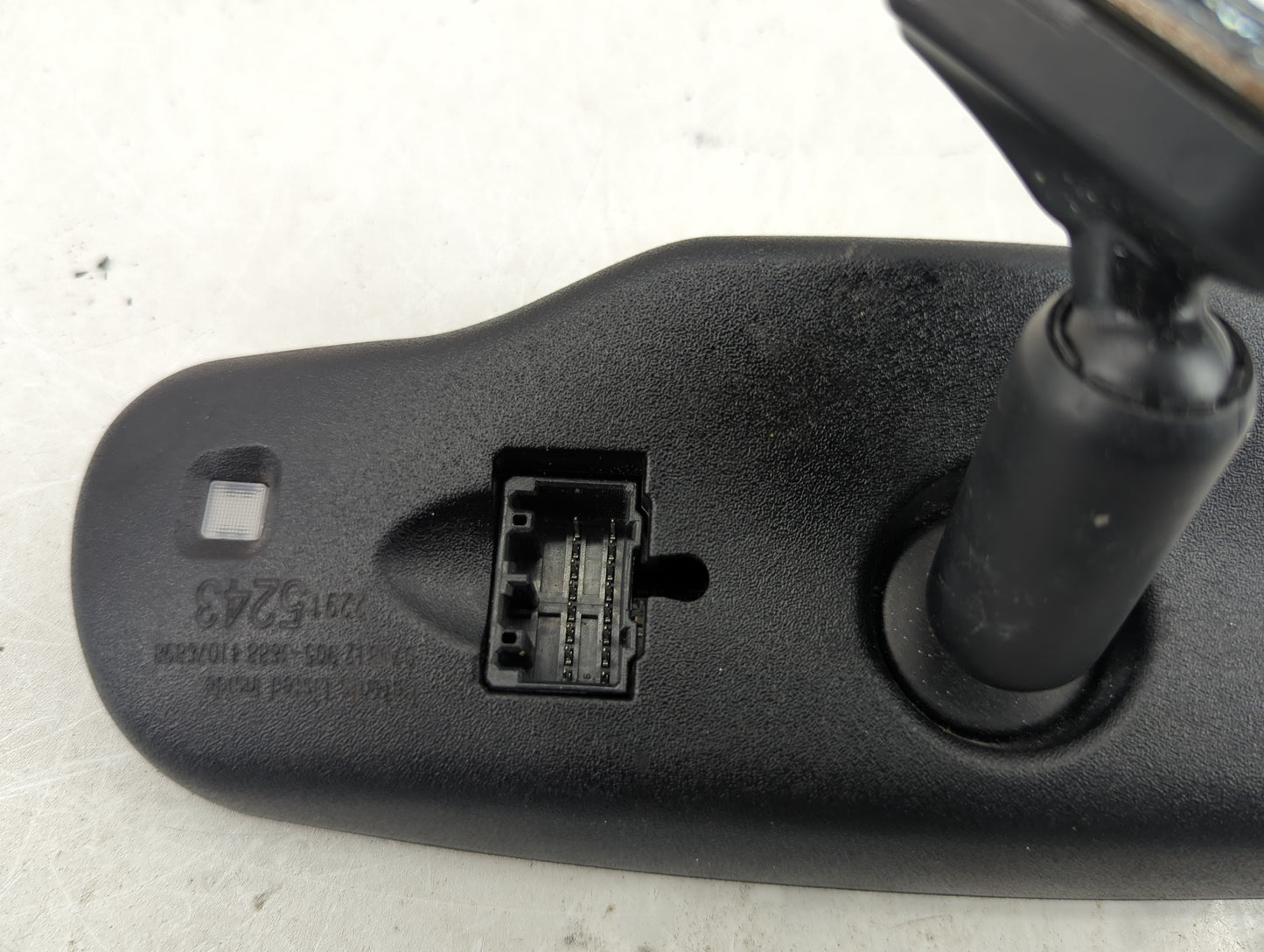 2013 Chevrolet Avalanche 1500 Interior Rear View Mirror Replacement OEM P/N:22915243 Fits OEM Used Auto Parts - Oemusedautop