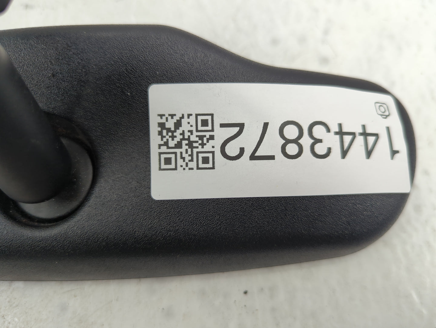 2013 Chevrolet Avalanche 1500 Interior Rear View Mirror Replacement OEM P/N:22915243 Fits OEM Used Auto Parts - Oemusedautop