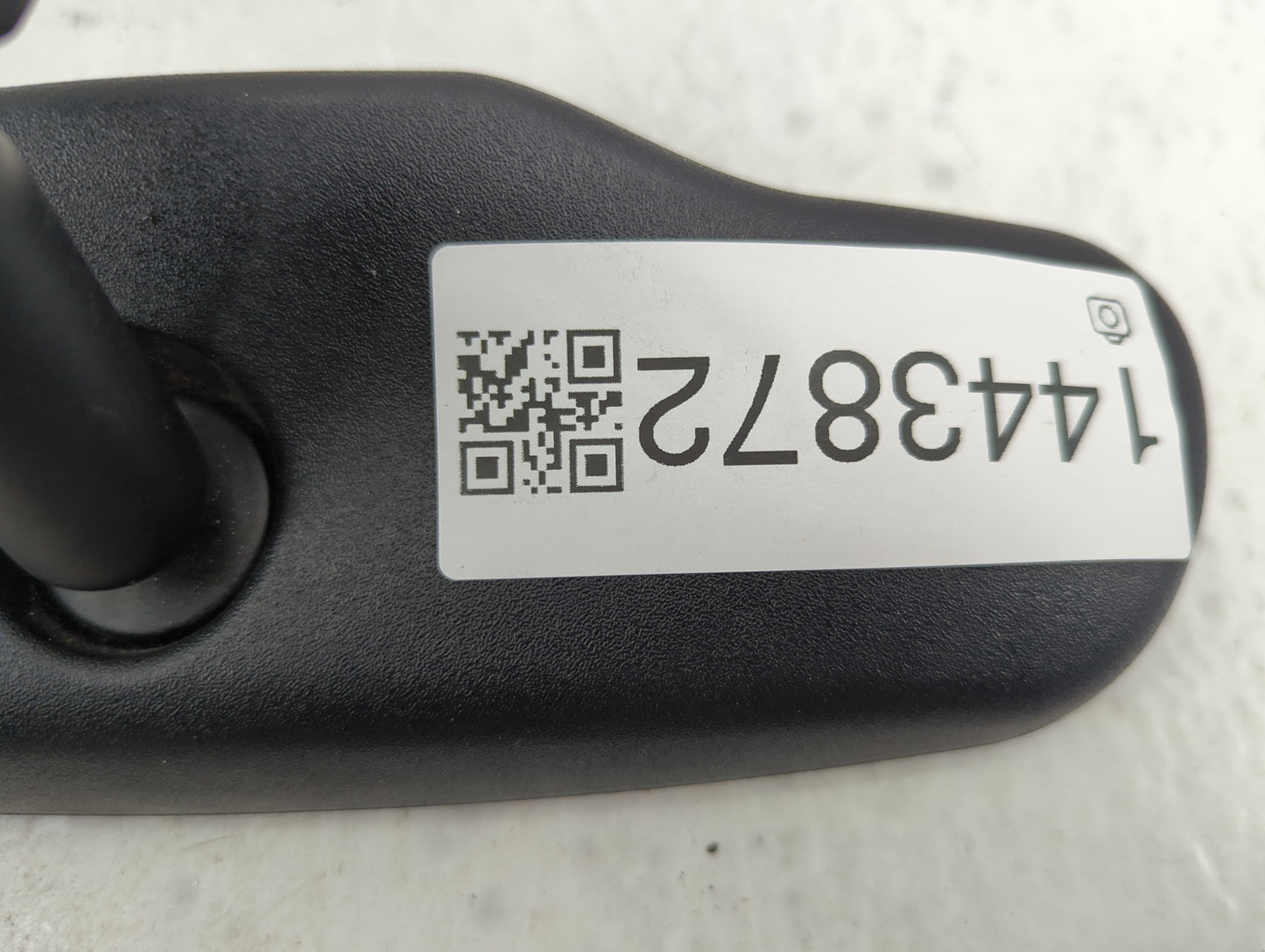 2013 Chevrolet Avalanche 1500 Interior Rear View Mirror Replacement OEM P/N:22915243 Fits OEM Used Auto Parts - Oemusedautop
