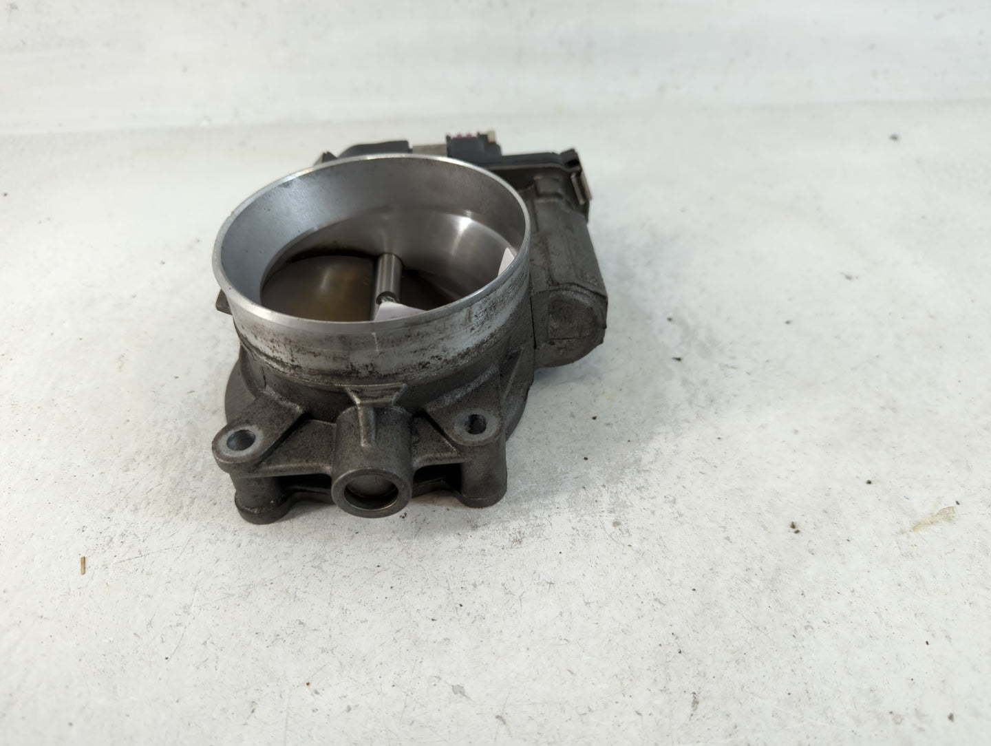 2013 Chevrolet Avalanche 1500 Throttle Body P/N:RME87-3C9992 Fits Fits 2009 2010 2011 2012 2014 2015 OEM Used Auto Parts - O