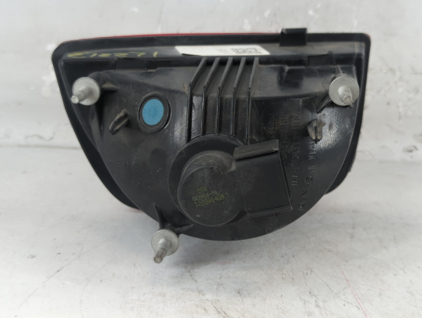 2010-2013 Chevrolet Camaro Tail Light Assembly Passenger Right OEM P/N:320370 320366 Fits Fits 2010 2011 2012 2013 OEM Used 