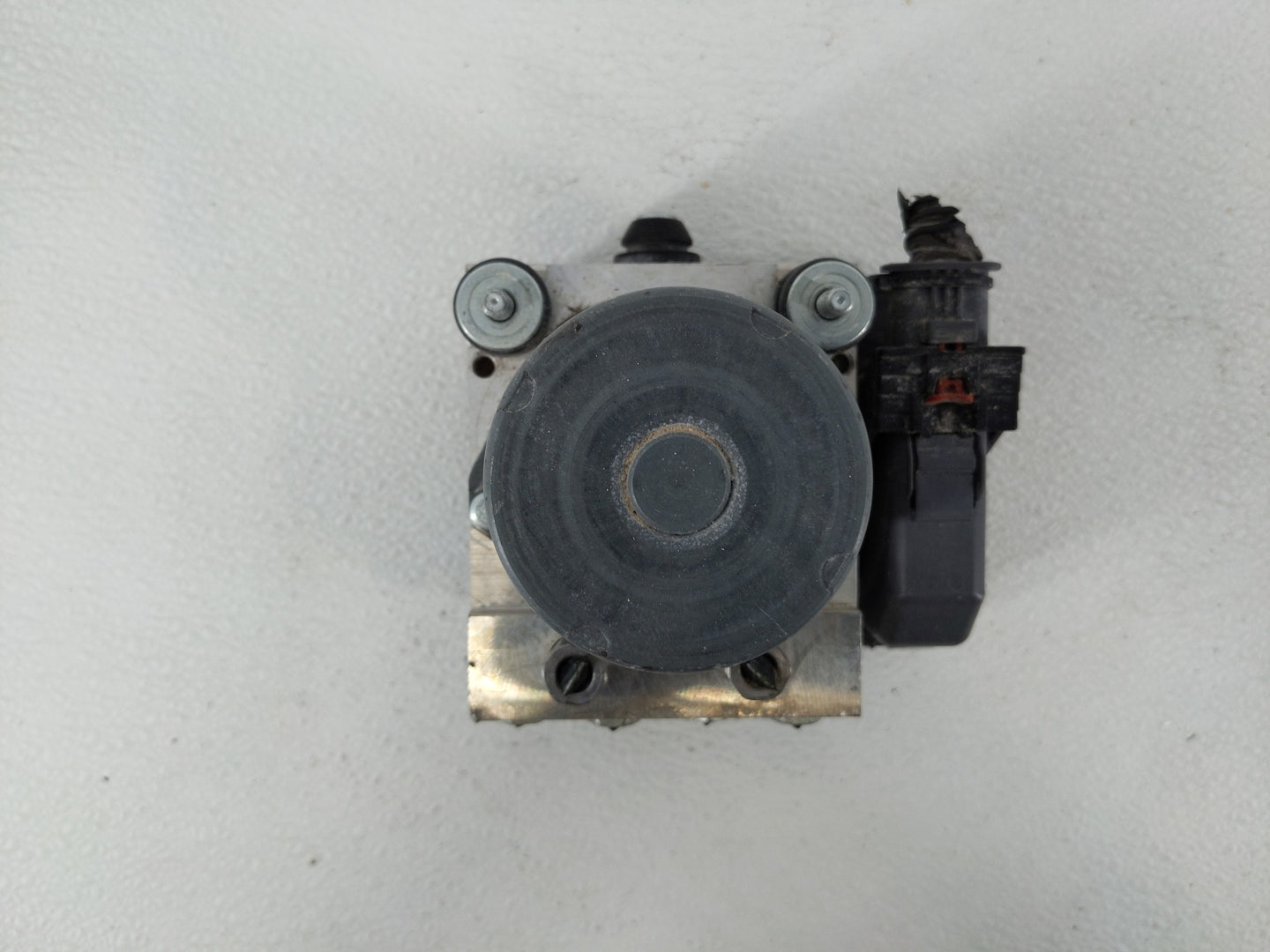 2012-2015 Chevrolet Camaro ABS Pump Control Module Replacement P/N:22807507 Fits Fits 2012 2013 2014 2015 OEM Used Auto Part