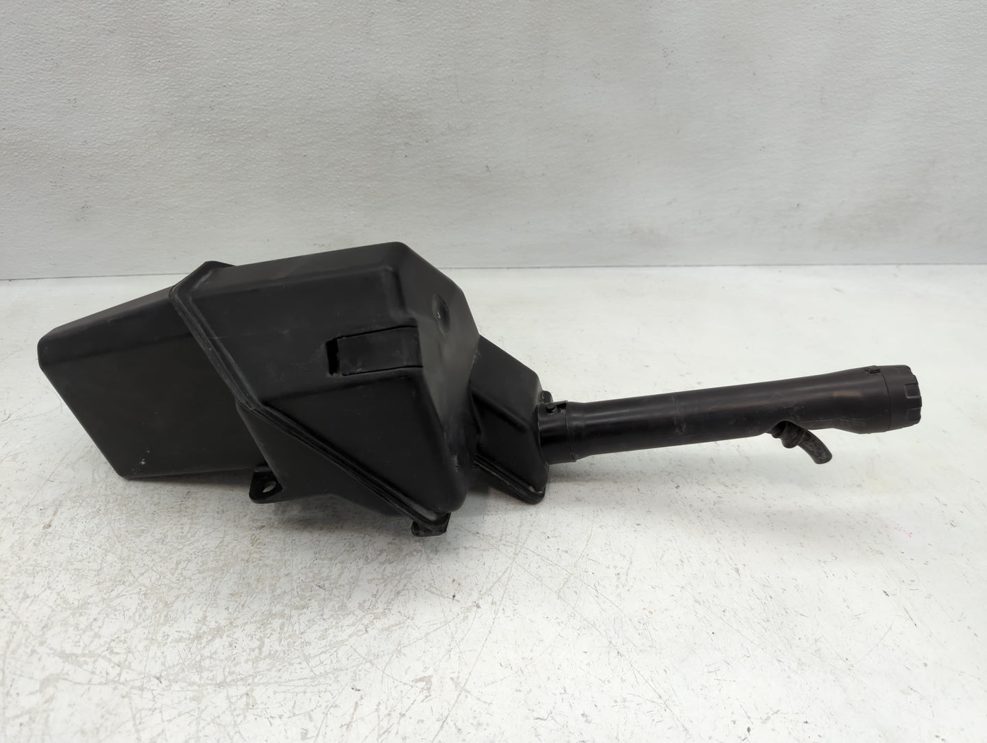 2010 Chevrolet Camaro Radiator Coolant Overflow Expansion Tank Bottle 1122198 - Oemusedautoparts1.com