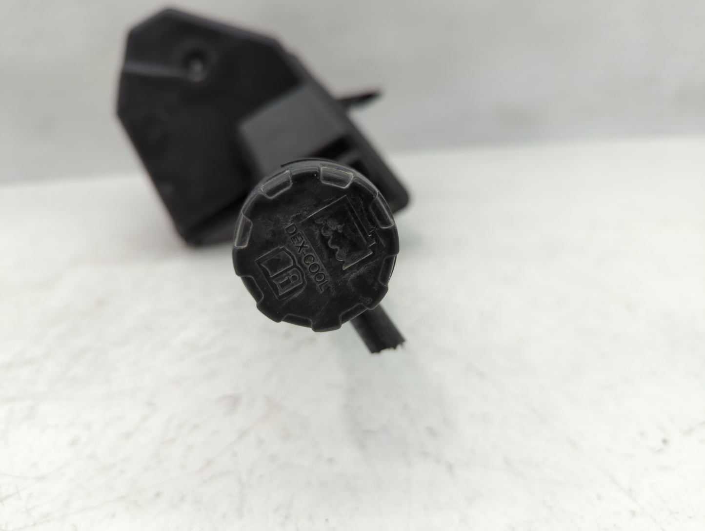 2010 Chevrolet Camaro Radiator Coolant Overflow Expansion Tank Bottle - Oemusedautoparts1.com