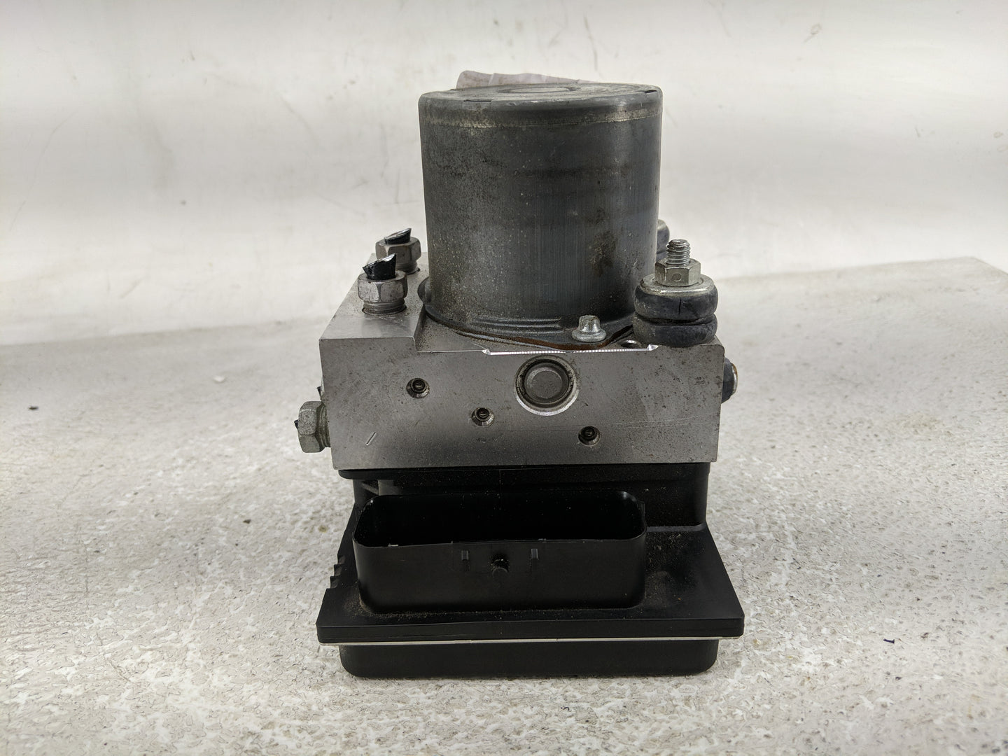 2012-2015 Chevrolet Camaro ABS Pump Control Module Replacement P/N:22807507 Fits Fits 2012 2013 2014 2015 OEM Used Auto Part